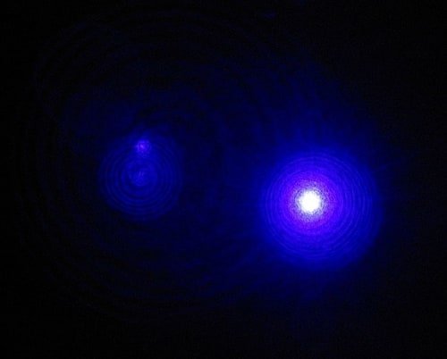 Lampu violet dari uap logam kadmium helium laser