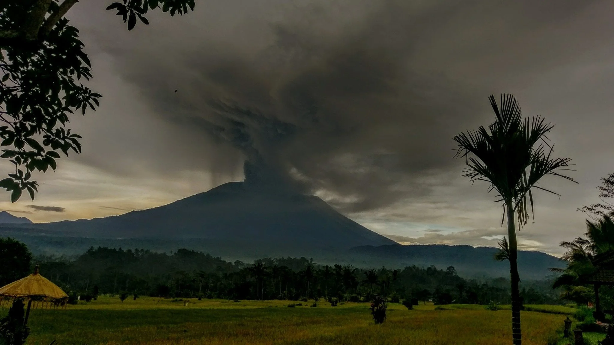 Gunung Agung, Bali 17.25 on 26 Nov17 - @ReelLifePhotos