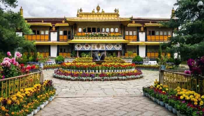 Istana musim panas Norbulingka