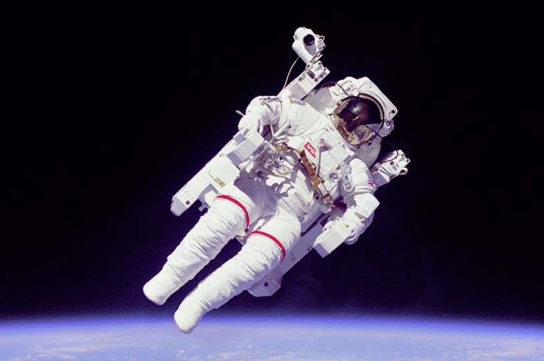 Tanpa ikatan - astronot pertama - Bruce McCandless