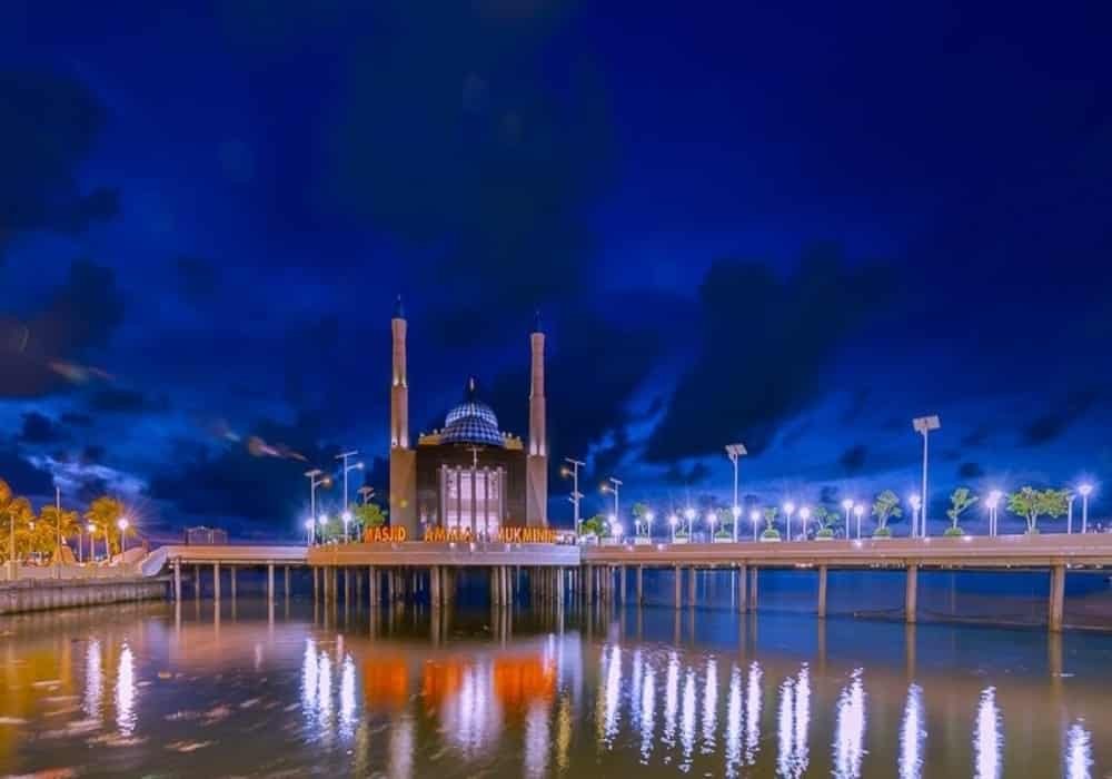 Wisata Makassar - Masjid terapung Amirul Mukminin