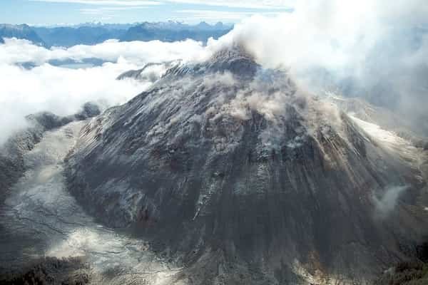 Gunung berapi kubah lava Chaitan