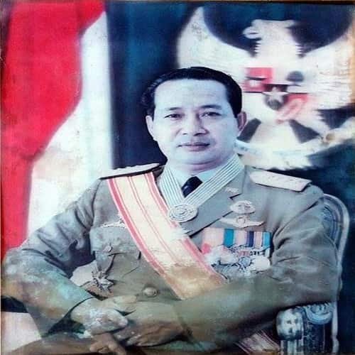 Jenderal TNI Suharto berkuasa saat sebagai Presiden merangkap Panglima ABRI
