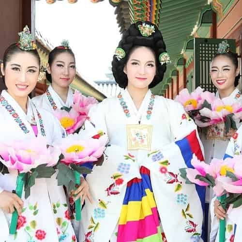 Hanbok baju dan perayaan tradisional korea