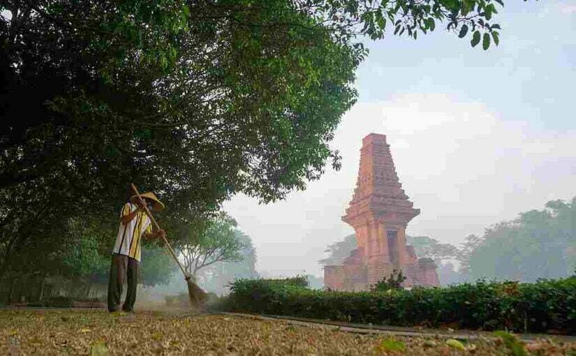 Candi bajang ratu trowulan - Bekas ibu kota Kerajaan Majapahit (Kabupaten Mojokerto, Jawa Timur)